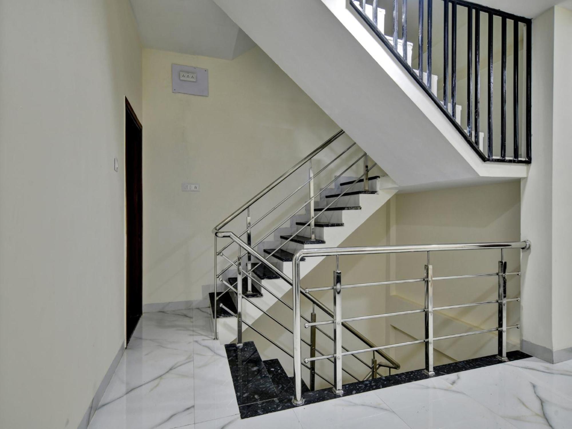 Oyo Hotel Dr Greens Indore Luaran gambar