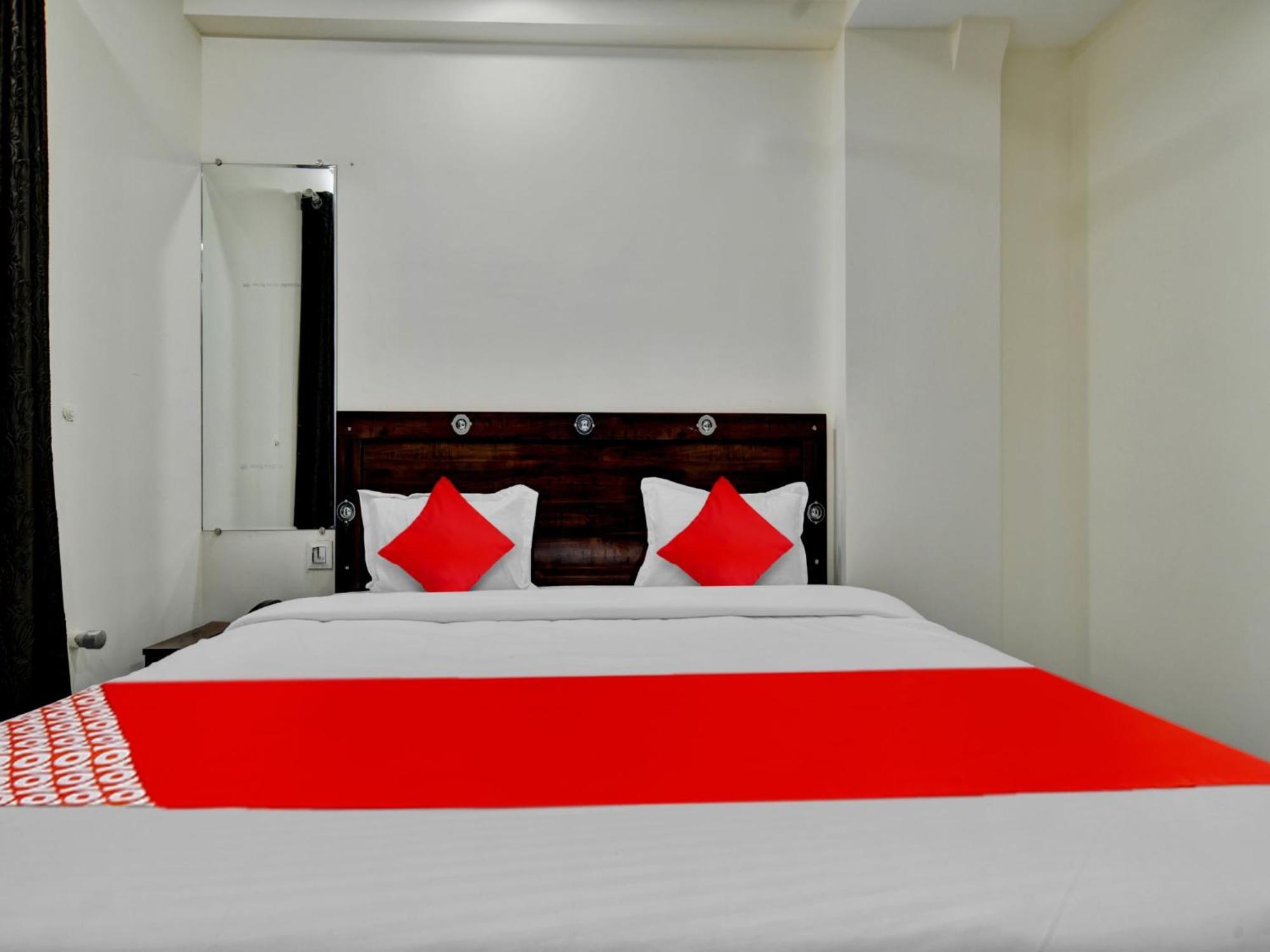 Oyo Hotel Dr Greens Indore Luaran gambar