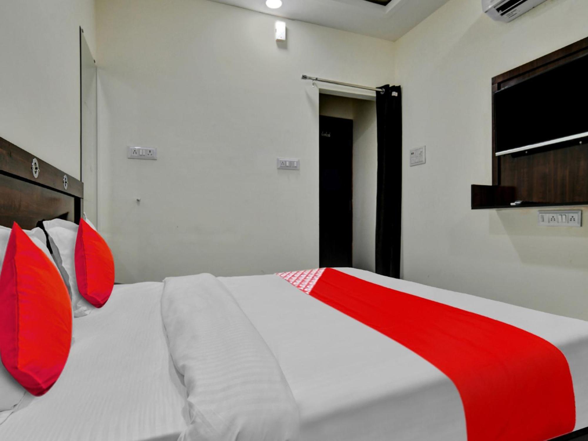 Oyo Hotel Dr Greens Indore Luaran gambar